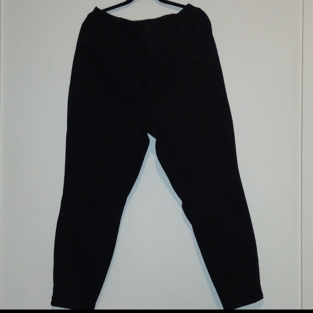 D New without tag never worn  Celebrity pink size 24 all black jean